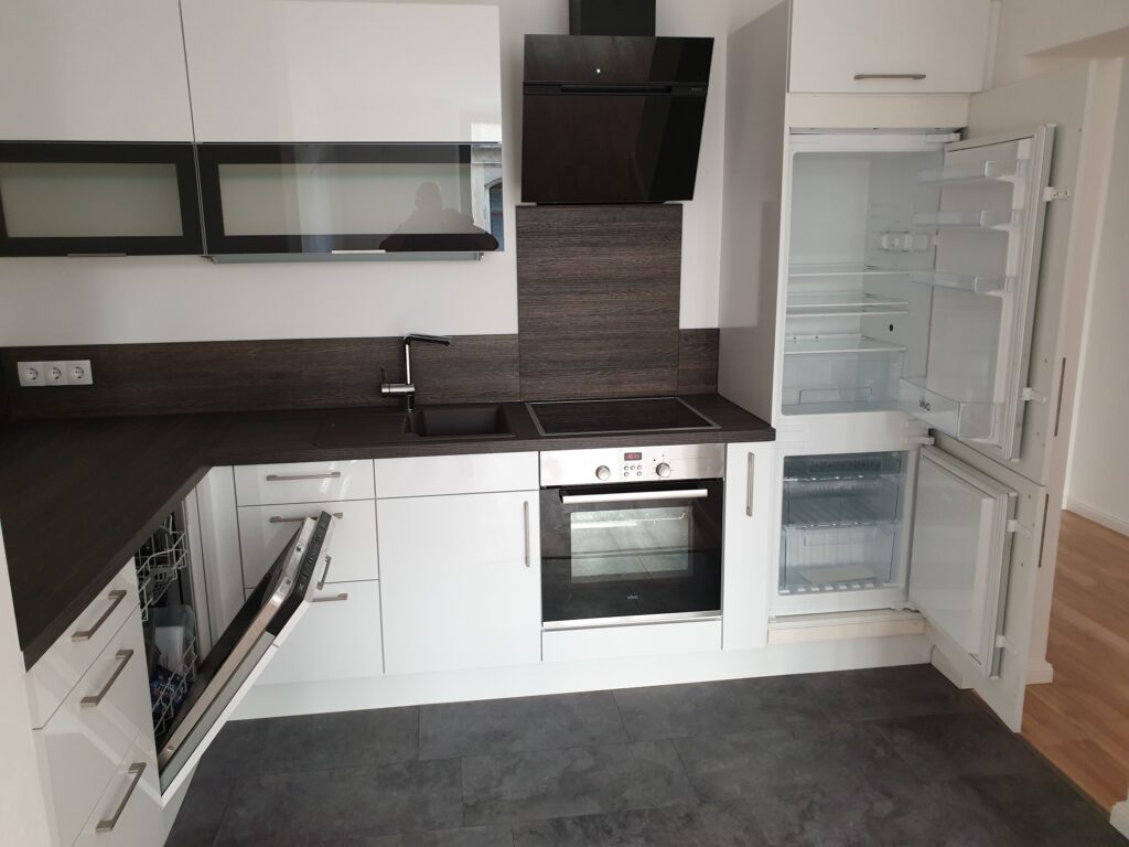 Hübsche 3-Zi-Whg. mit moderner Einbauküche und Laminatboden in Meißen.