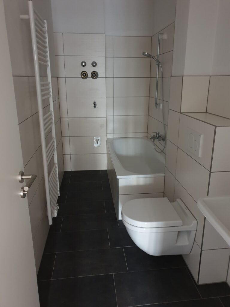 Hübsche 3-Zi-Whg. mit moderner Einbauküche und Laminatboden in Meißen.