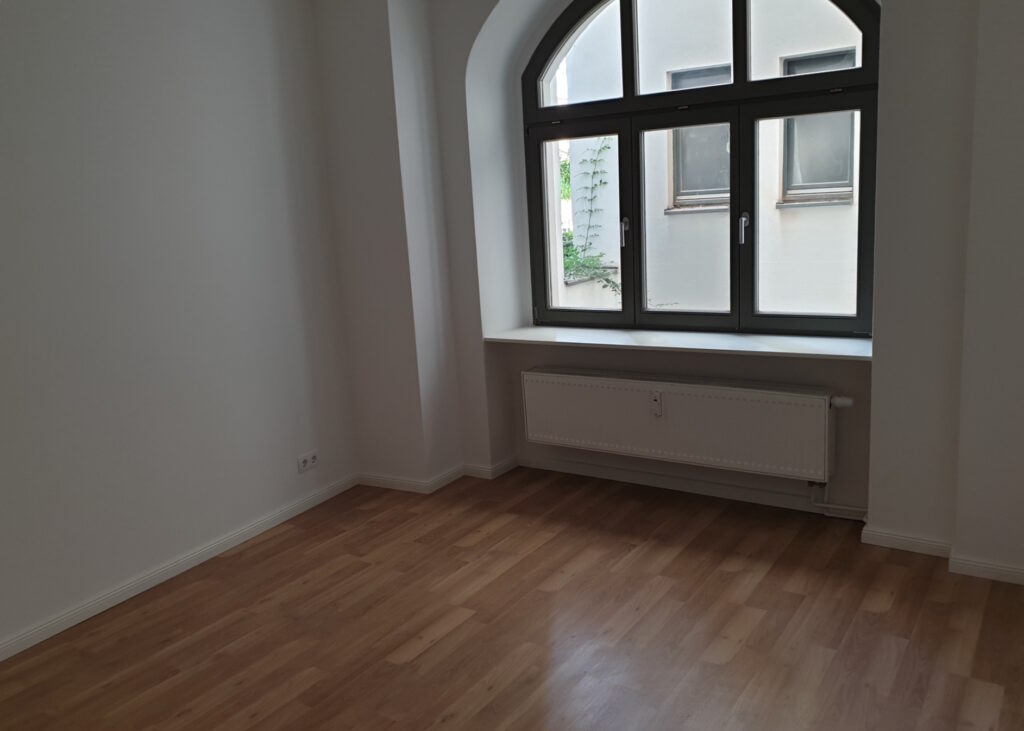 Hübsche 3-Zi-Whg. mit moderner Einbauküche und Laminatboden in Meißen.