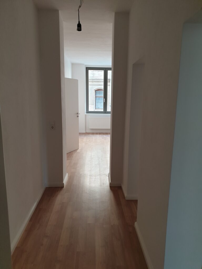Hübsche 3-Zi-Whg. mit moderner Einbauküche und Laminatboden in Meißen.