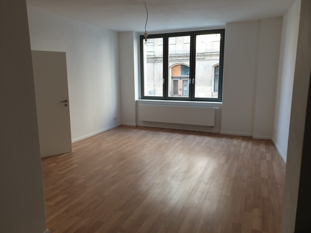 Hübsche 3-Zi-Whg. mit moderner Einbauküche und Laminatboden in Meißen.