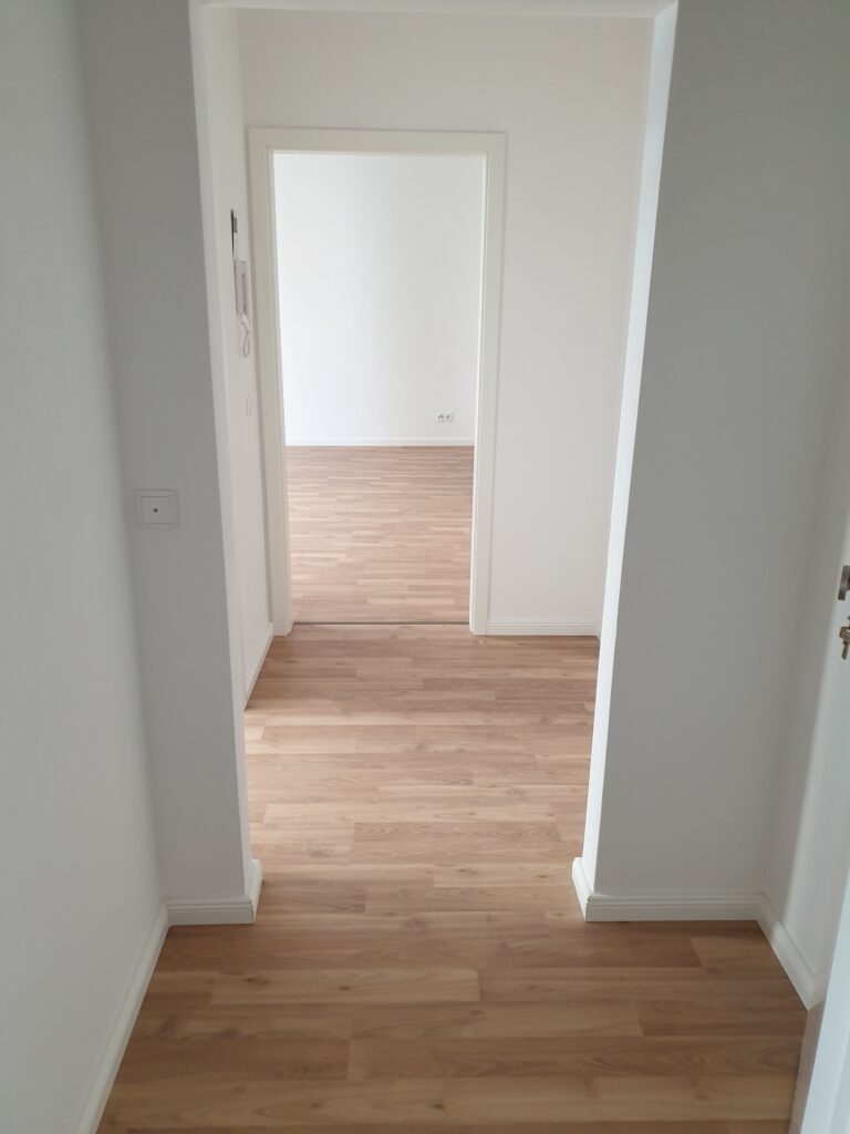Hübsche 3-Zi-Whg. mit moderner Einbauküche und Laminatboden in Meißen.