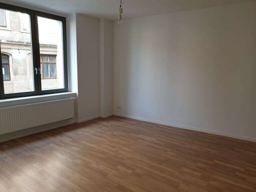 Hübsche 3-Zi-Whg. mit moderner Einbauküche und Laminatboden in Meißen.