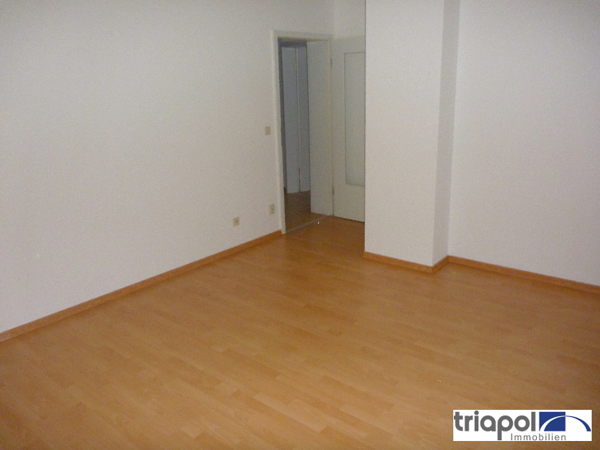 Gemütliche Dachgeschosswohnung mit 2 Balkone in grüner und ruhiger Stadtrandlage.