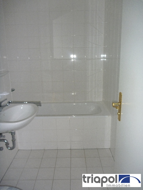 Gemütliche Dachgeschosswohnung mit 2 Balkone in grüner und ruhiger Stadtrandlage.