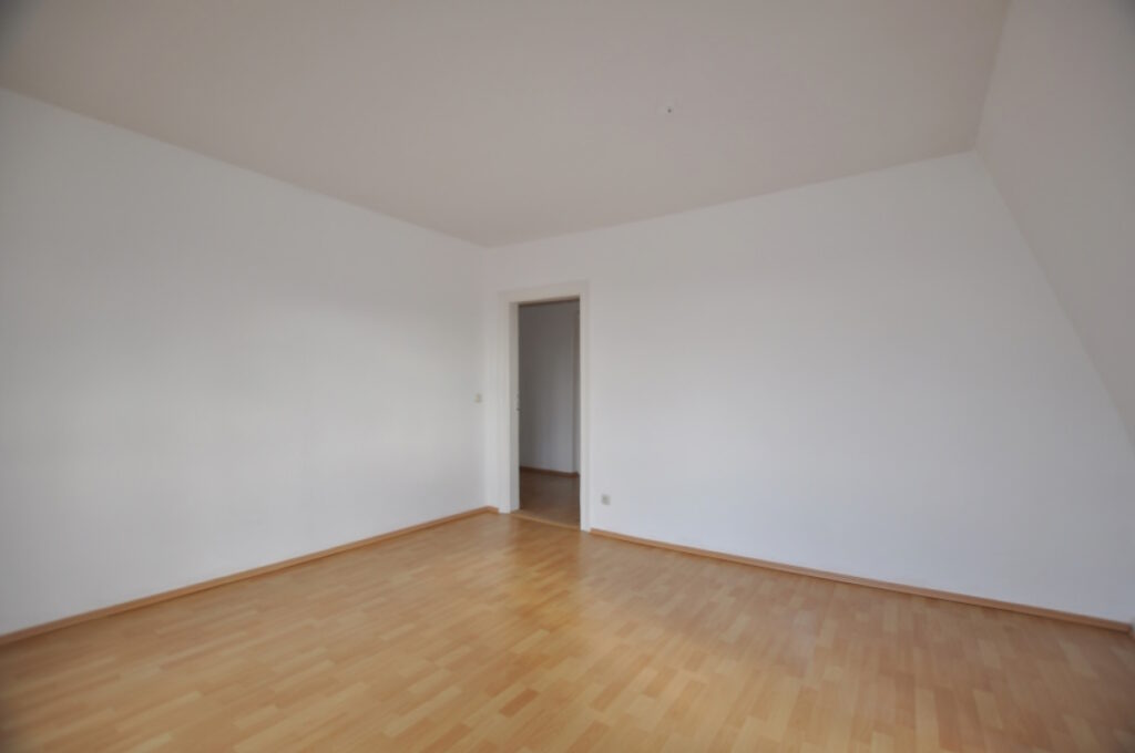 3-Zimmer-Wohnung mit Wohnküche und Balkon in Dresden Coschütz.