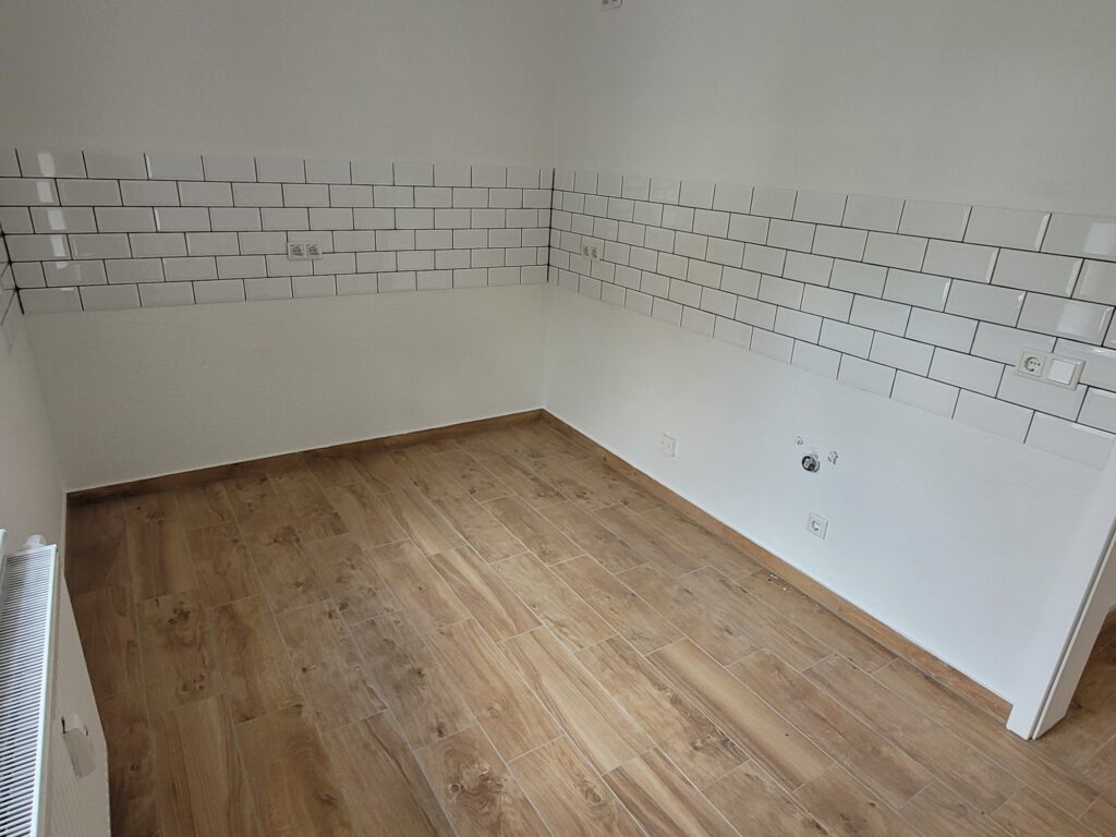 Renovierte 5-Zi-Whg. mit neuem Laminatboden in Nossen.