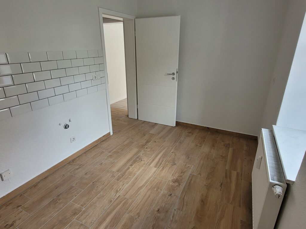 Renovierte 5-Zi-Whg. mit neuem Laminatboden in Nossen.