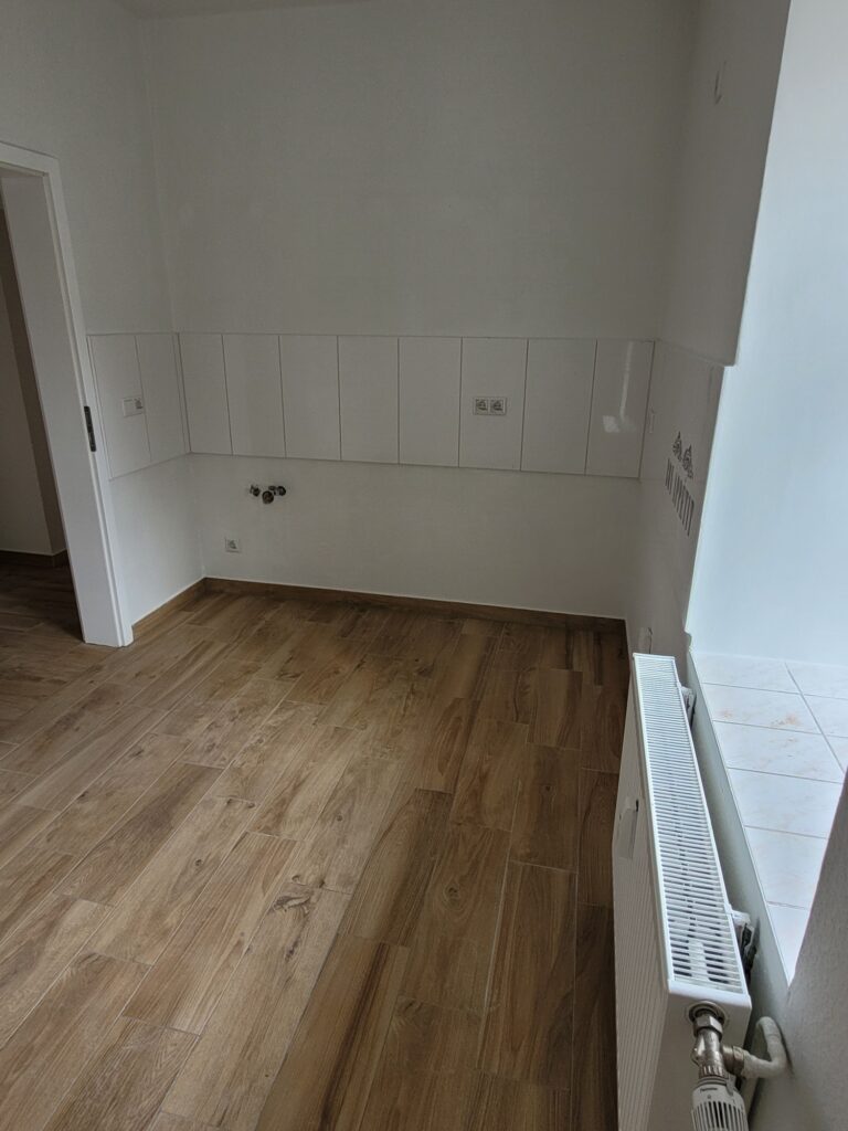 Renovierte 5-Zi-Whg. mit neuem Laminatboden in Nossen.