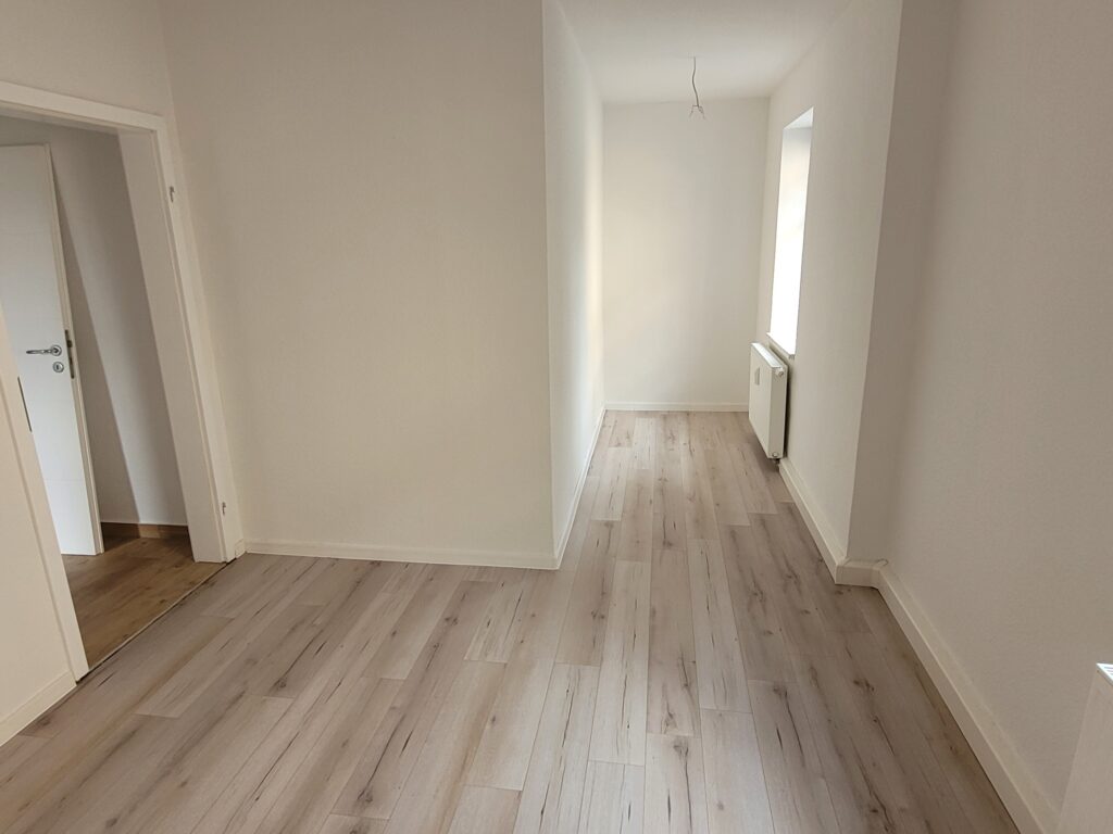 Renovierte 5-Zi-Whg. mit neuem Laminatboden in Nossen.