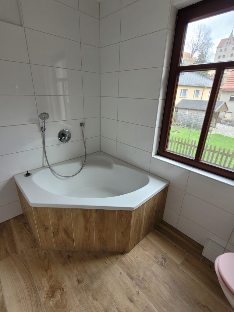 Renovierte 5-Zi-Whg. mit neuem Laminatboden in Nossen.