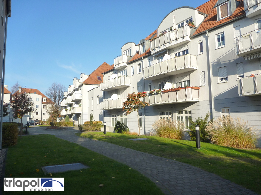 2-Zi-Maisonettewohnung mit Balkon, Einbauküche und Galerie im Dachgeschoss.