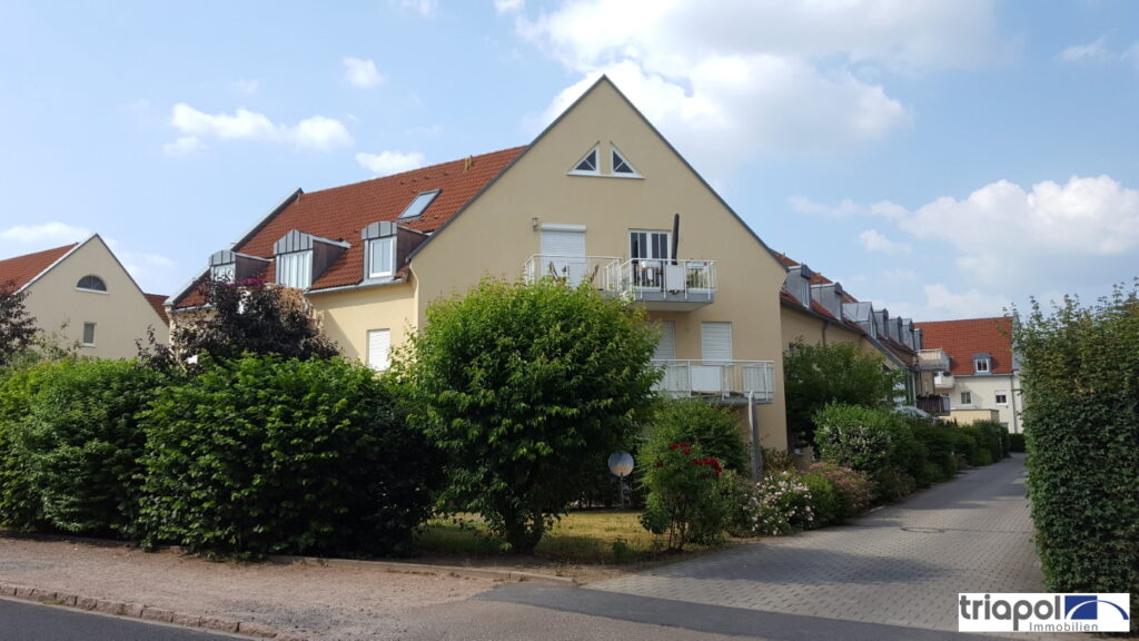 Gemütliche 2-Zimmer-Wohnung mit Balkon in ruhiger und grüner Lage.