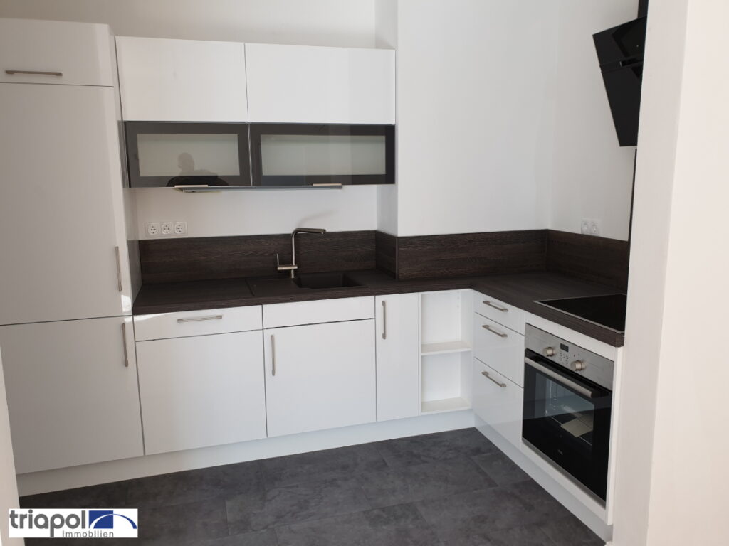 Gemütliche 2-Zi-Whg. mit großem Balkon und Einbauküche in Meißen.