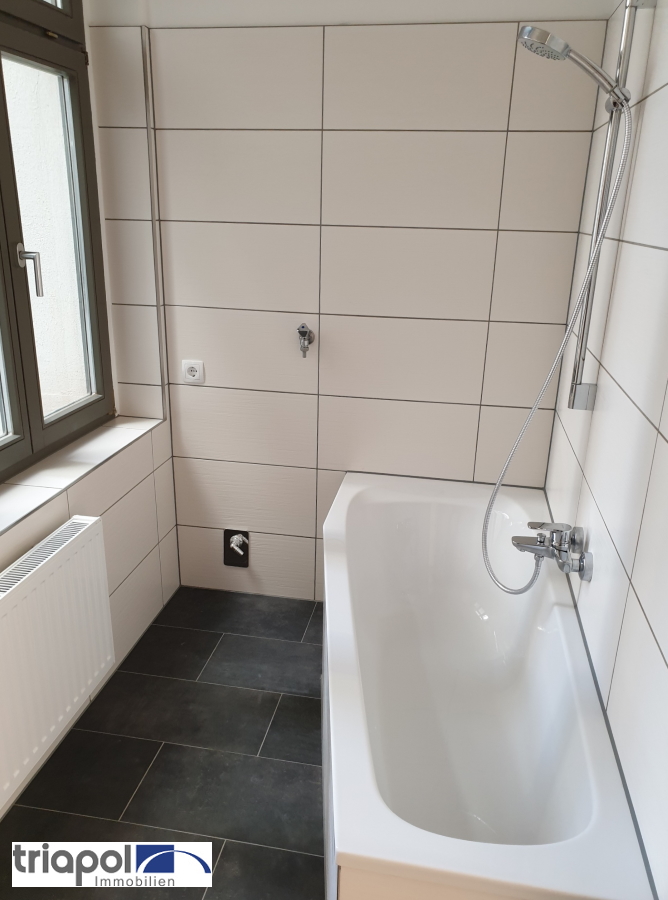 Gemütliche 2-Zi-Whg. mit großem Balkon und Einbauküche in Meißen.