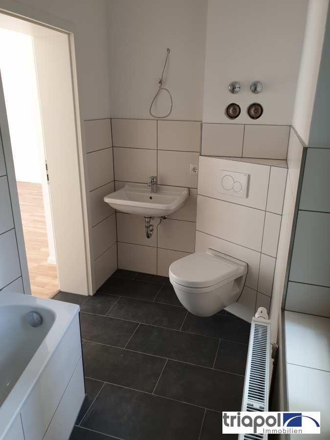 Gemütliche 2-Zi-Whg. mit großem Balkon und Einbauküche in Meißen.