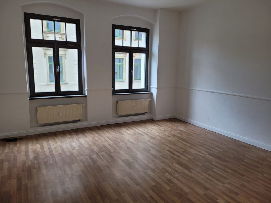 Großzügige 4-Zi-Whg. mit moderner Einbauküche, Laminatboden und Südbalkon in der Meißner Altstadt.