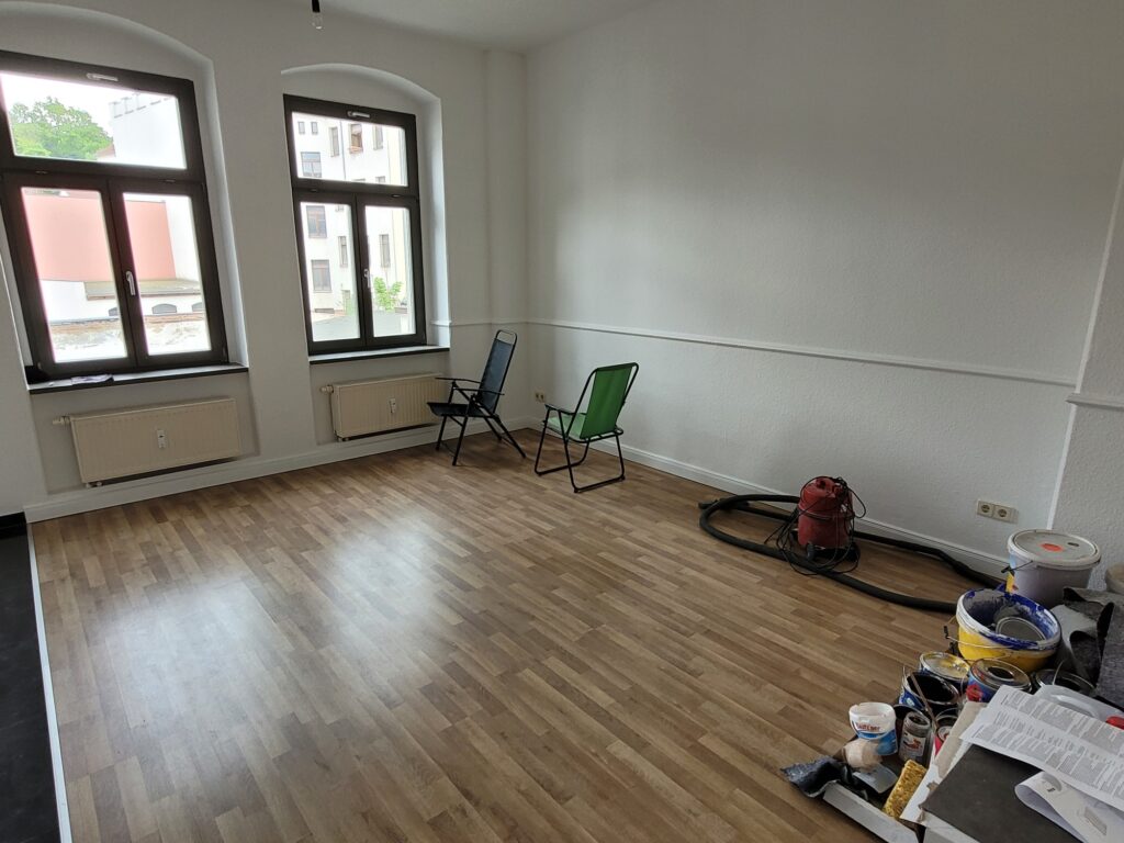 Großzügige 4-Zi-Whg. mit moderner Einbauküche, Laminatboden und Südbalkon in der Meißner Altstadt.