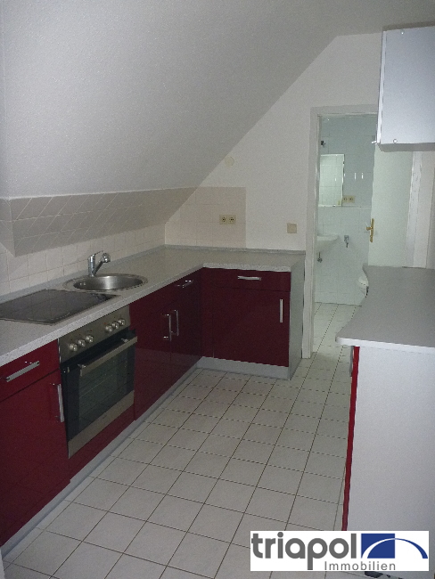 Individuelle Dachgeschosswohnung mit Laminat und Tageslichtbad am Stadtrand von Dresden..