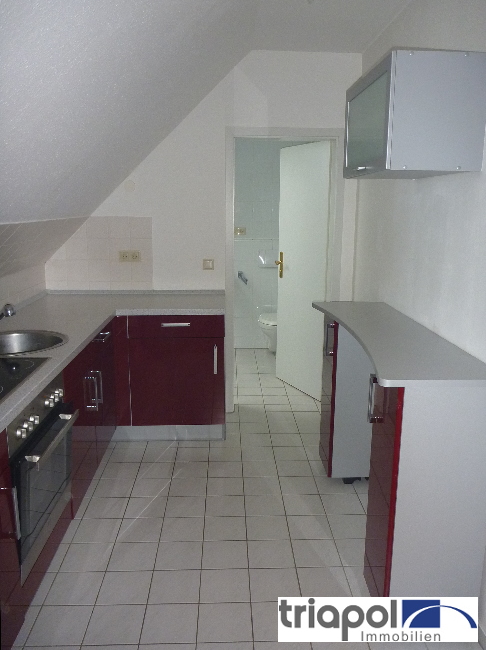 Individuelle Dachgeschosswohnung mit Laminat und Tageslichtbad am Stadtrand von Dresden..