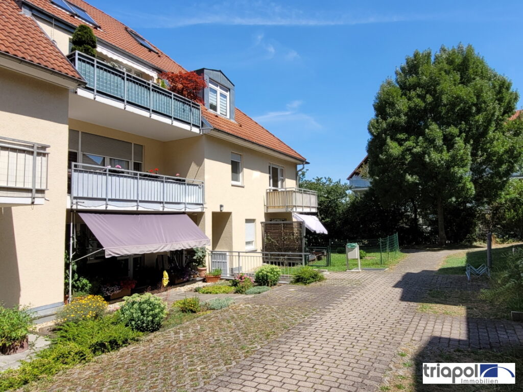 Gemütliche Eigentumswohnung mit Balkon und Laminatboden in ruhiger Stadtrandlage.