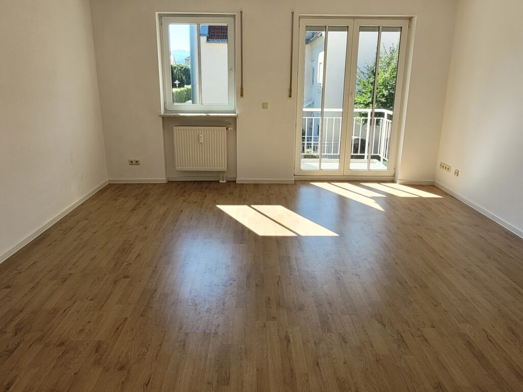 Gemütliche 2-Zi-Whg. mit Balkon und Laminatboden in ruhiger und grüner Lage von Coswig.