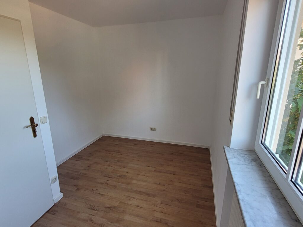 Gemütliche 2-Zi-Whg. mit Balkon und Laminatboden in ruhiger und grüner Lage von Coswig.
