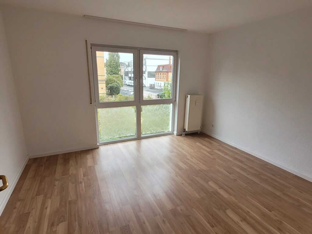 Helle und individuelle 2-Zi-Whg. mit Einbauküche und Balkon in Dresden Löbtau.
