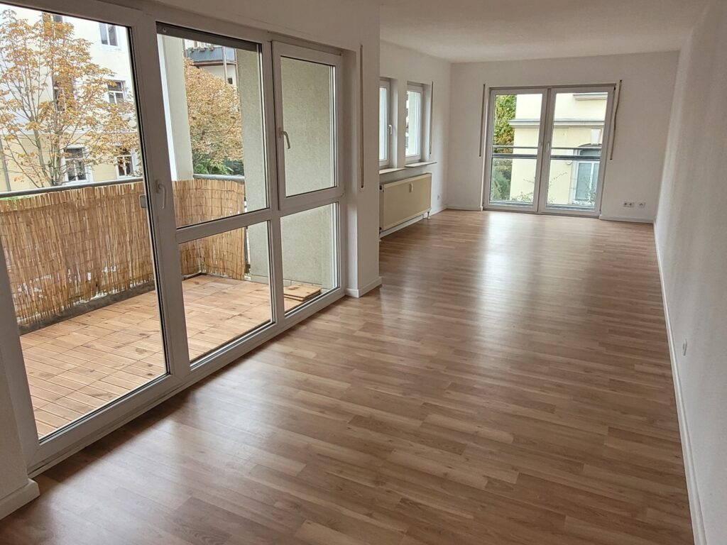 Helle und individuelle 2-Zi-Whg. mit Einbauküche und Balkon in Dresden Löbtau.