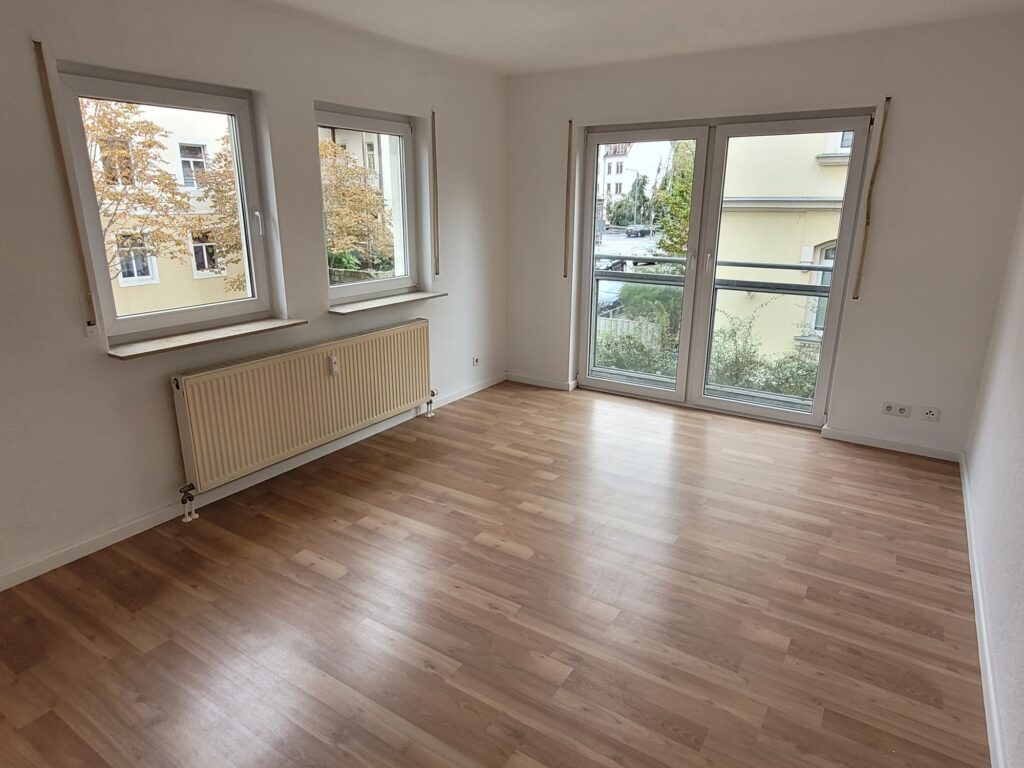 Helle und individuelle 2-Zi-Whg. mit Einbauküche und Balkon in Dresden Löbtau.