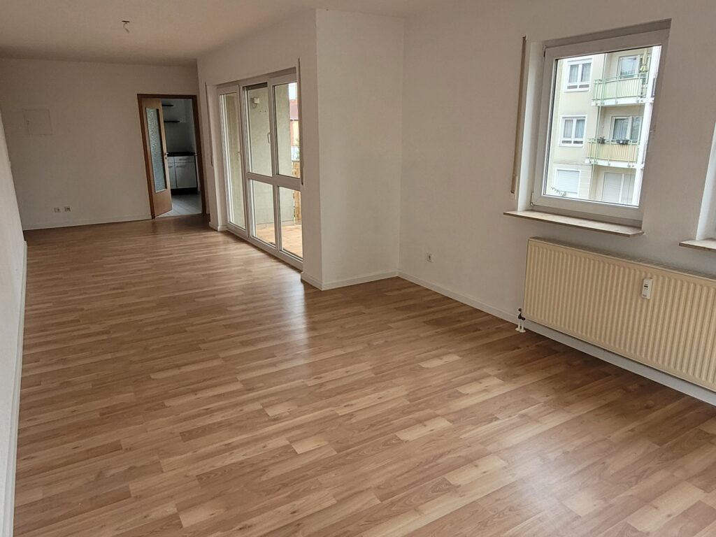 Helle und individuelle 2-Zi-Whg. mit Einbauküche und Balkon in Dresden Löbtau.