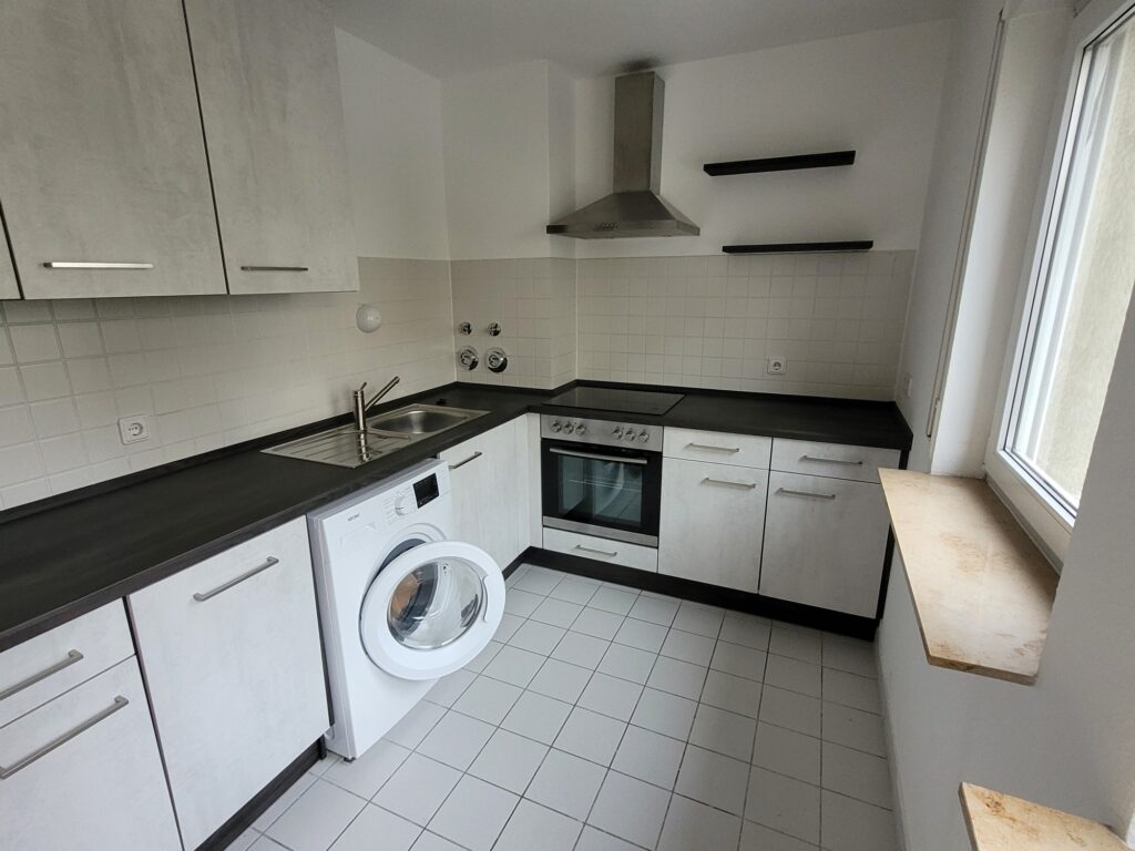Helle und individuelle 2-Zi-Whg. mit Einbauküche und Balkon in Dresden Löbtau.