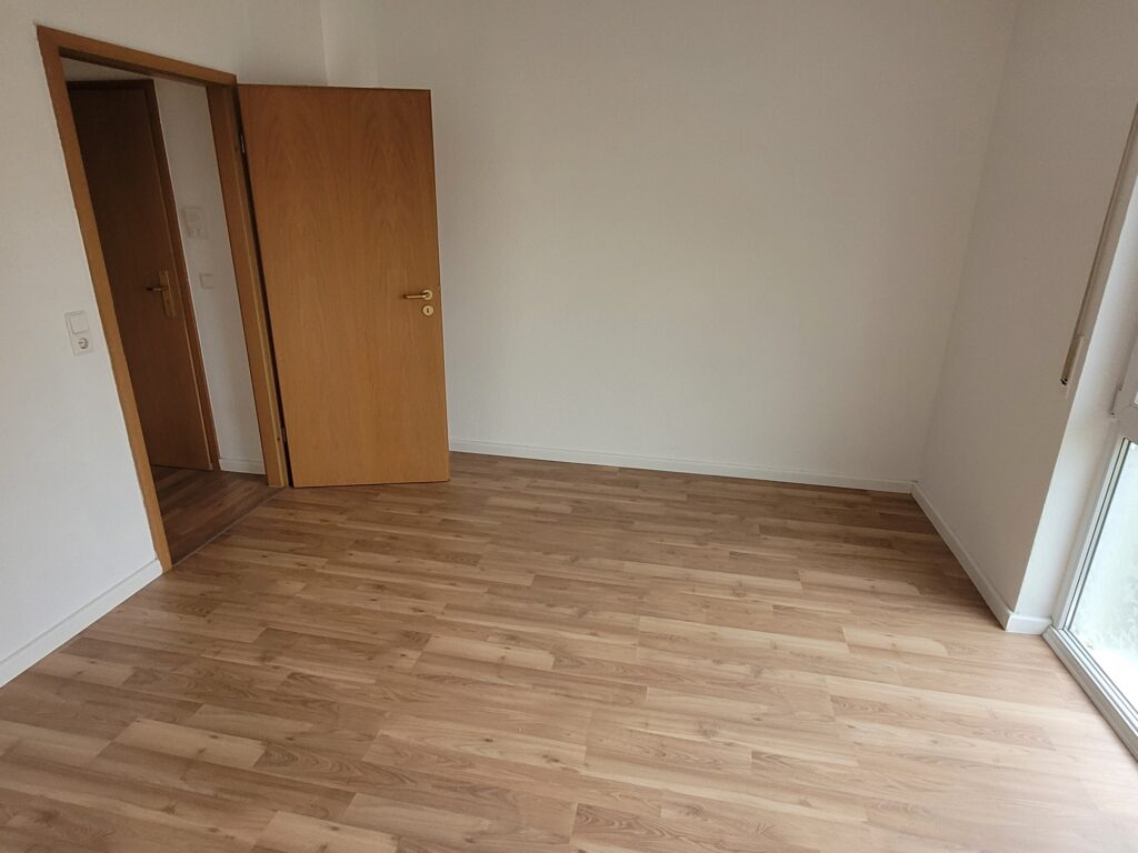 Helle und individuelle 2-Zi-Whg. mit Einbauküche und Balkon in Dresden Löbtau.