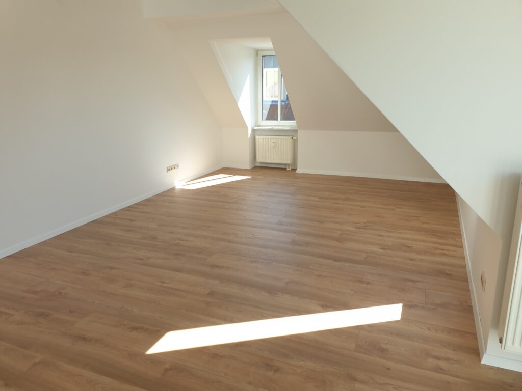 Schöne Maisonettewohnung mit 2 Balkone und Tiefgarage in Coswig.