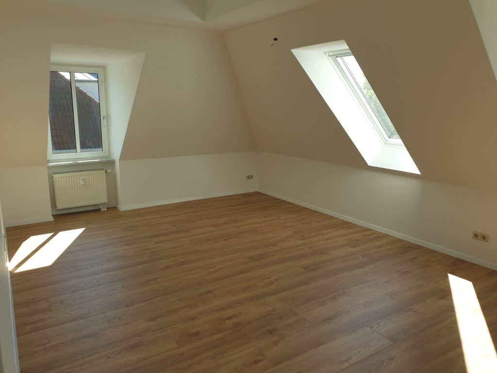 Schöne Maisonettewohnung mit 2 Balkone und Tiefgarage in Coswig.