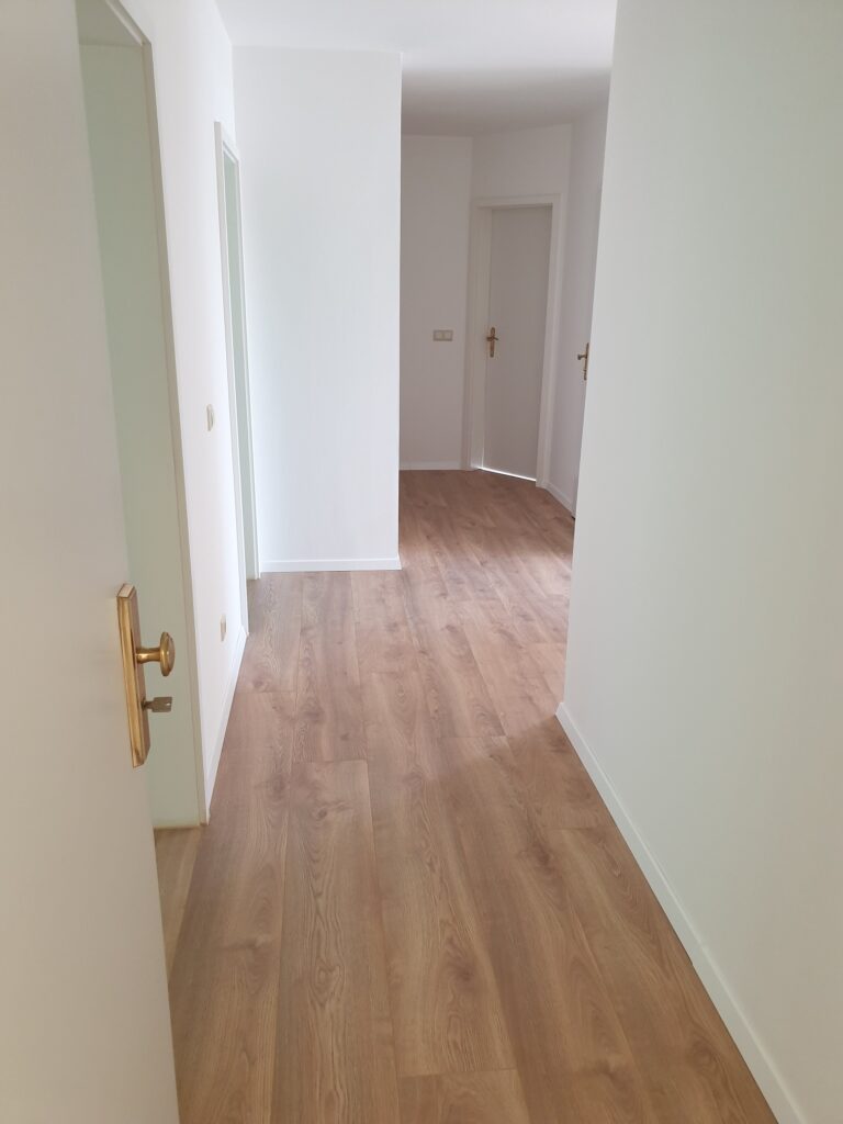 Schöne Maisonettewohnung mit 2 Balkone und Tiefgarage in Coswig.