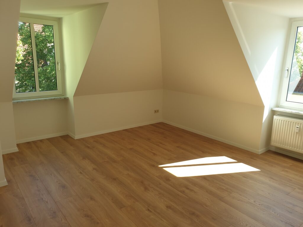 Schöne Maisonettewohnung mit 2 Balkone und Tiefgarage in Coswig.