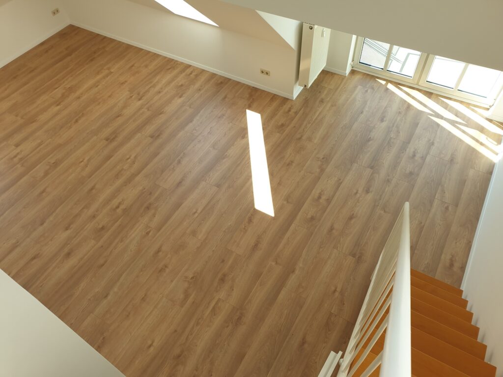 Schöne Maisonettewohnung mit 2 Balkone und Tiefgarage in Coswig.