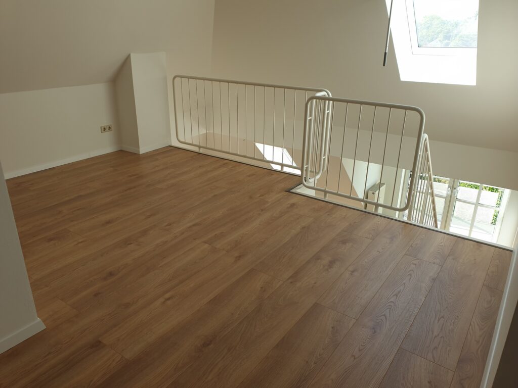 Schöne Maisonettewohnung mit 2 Balkone und Tiefgarage in Coswig.
