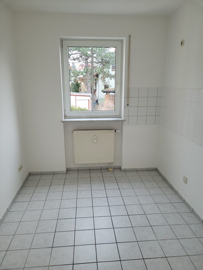 Schöne und helle 2-Zimmer-Wohnung mit Balkon in ruhiger und grüner Lage.