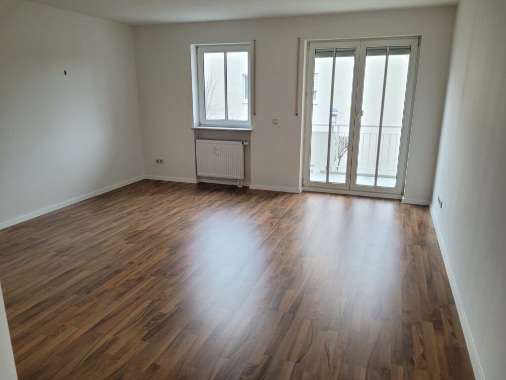 Schöne und helle 2-Zimmer-Wohnung mit Balkon in ruhiger und grüner Lage.
