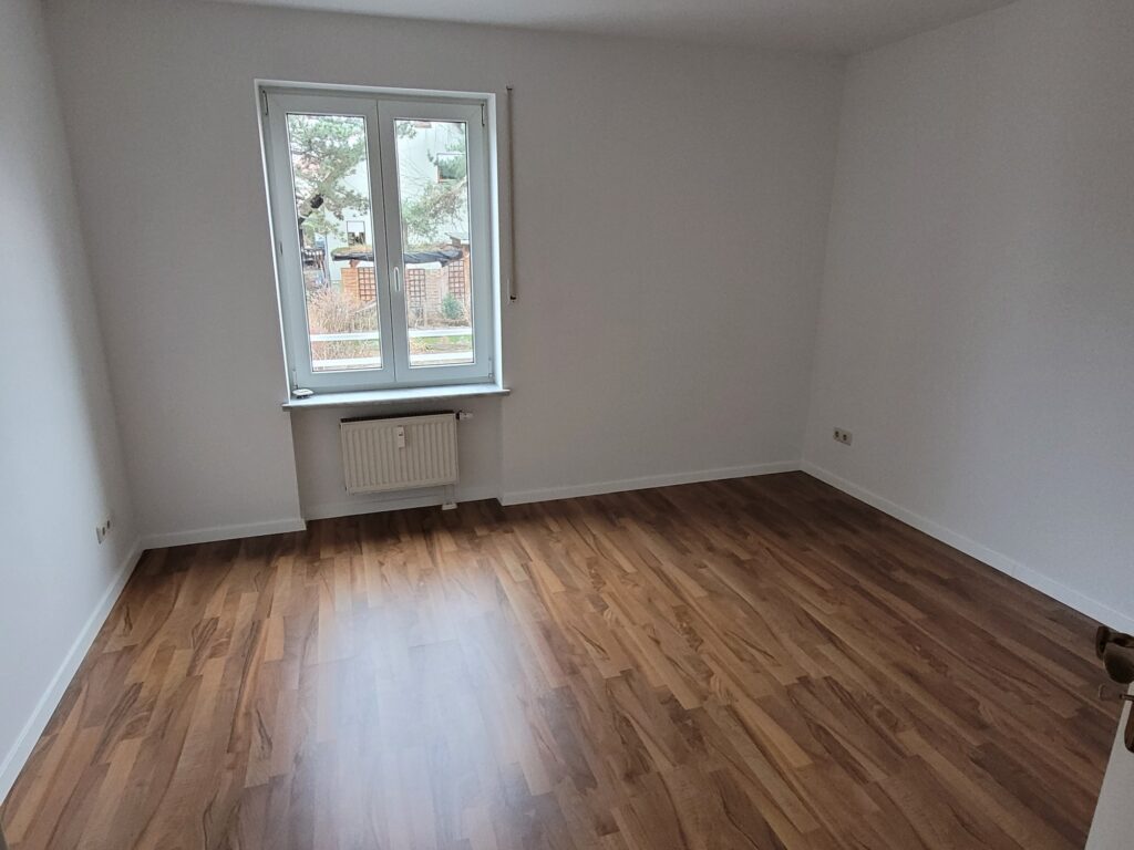 Schöne und helle 2-Zimmer-Wohnung mit Balkon in ruhiger und grüner Lage.