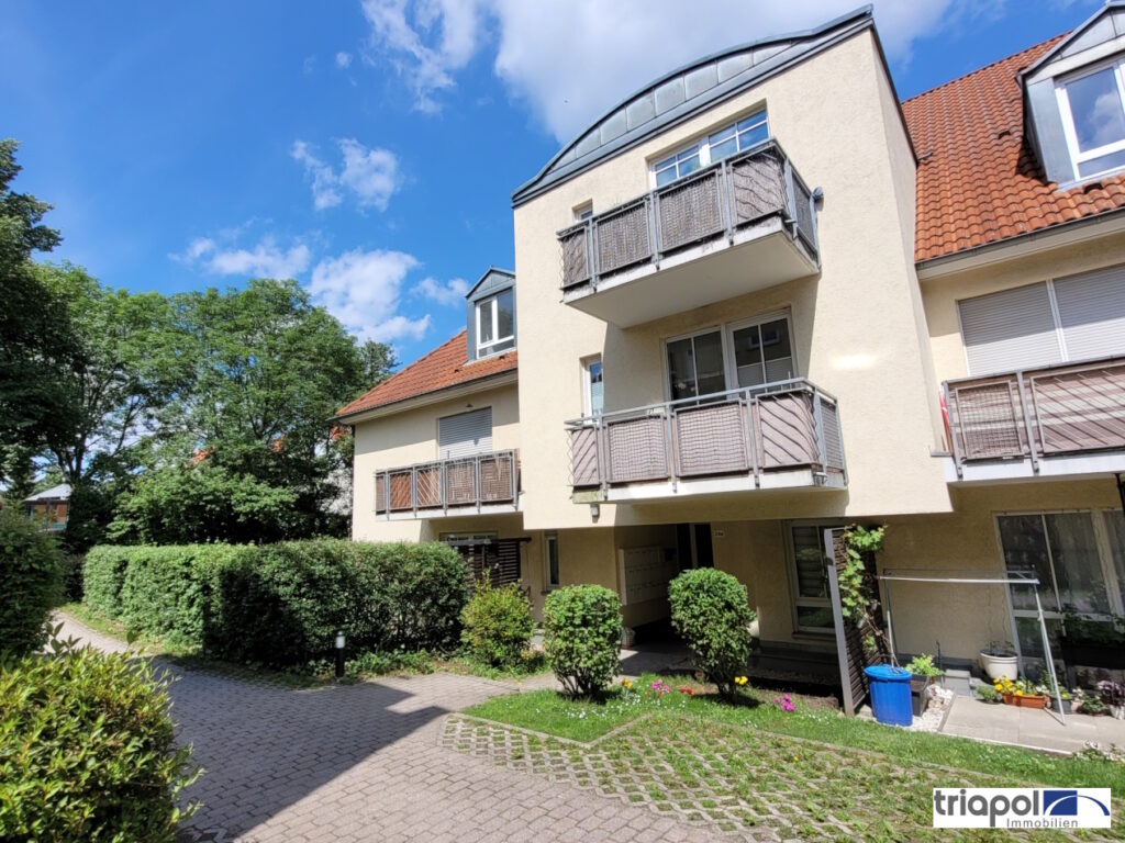 Gemütliche 1-Zi-Wohnung mit Terrasse, Laminatboden und Tiefgaragenstellplatz am Stadtrand von Dresden.