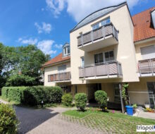 Gemütliche 1-Zi-Wohnung mit Terrasse, Laminatboden und Tiefgaragenstellplatz am Stadtrand von Dresden.