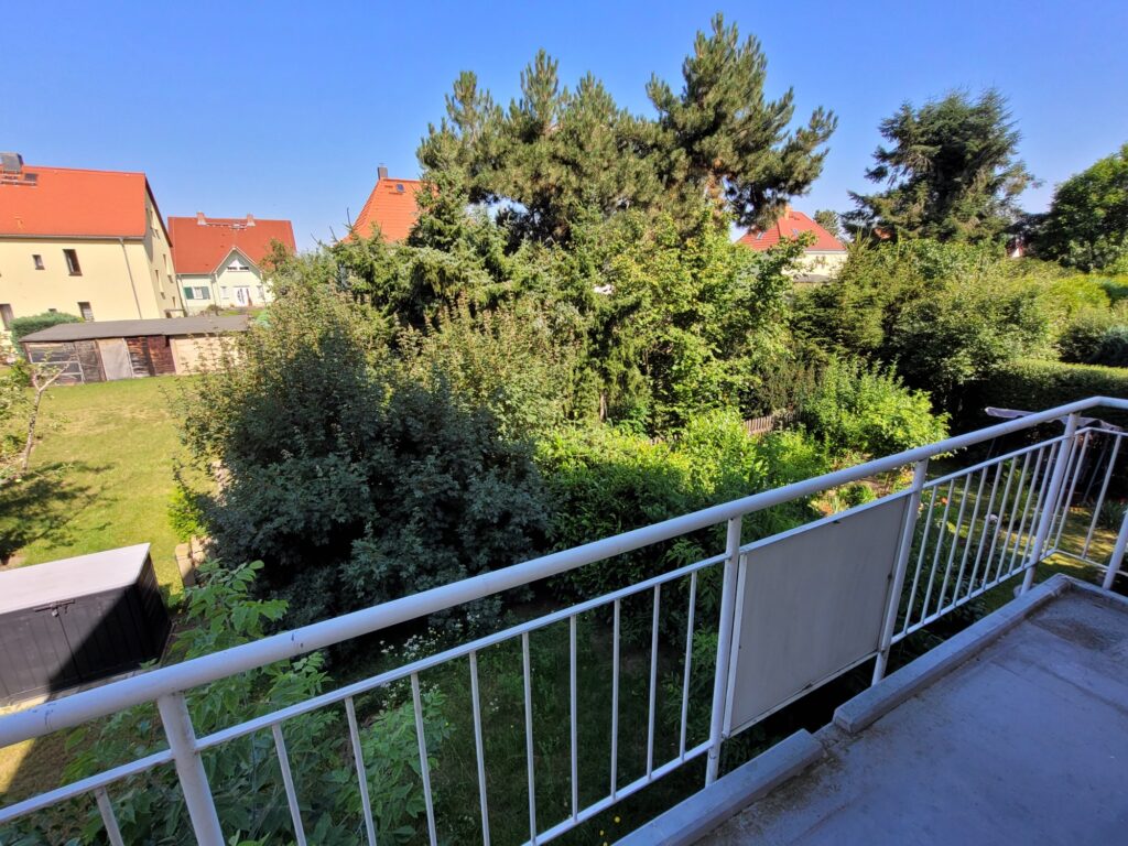 Hübsche 1-Zi-Wohnung mit Laminatboden und Balkon in ruhiger und grüner Lage.