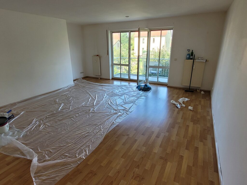 Hübsche 1-Zi-Wohnung mit Laminatboden und Balkon in ruhiger und grüner Lage.