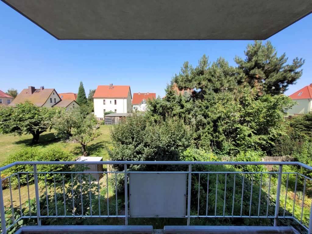 Hübsche 1-Zi-Wohnung mit Laminatboden und Balkon in ruhiger und grüner Lage.