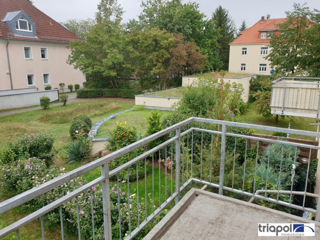 Ruhig gelegene 1-Zi-Wohnung mit Balkon und Laminatboden in Weißig.