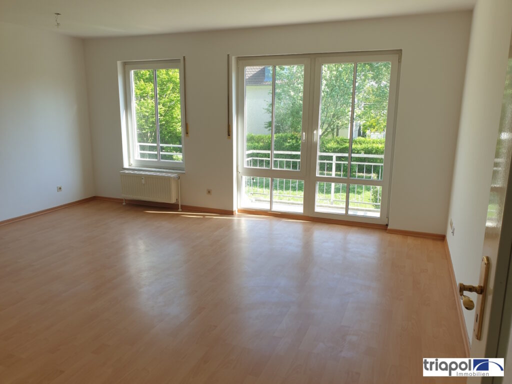 Ruhig gelegene 1-Zi-Wohnung mit Balkon und Laminatboden in Weißig.