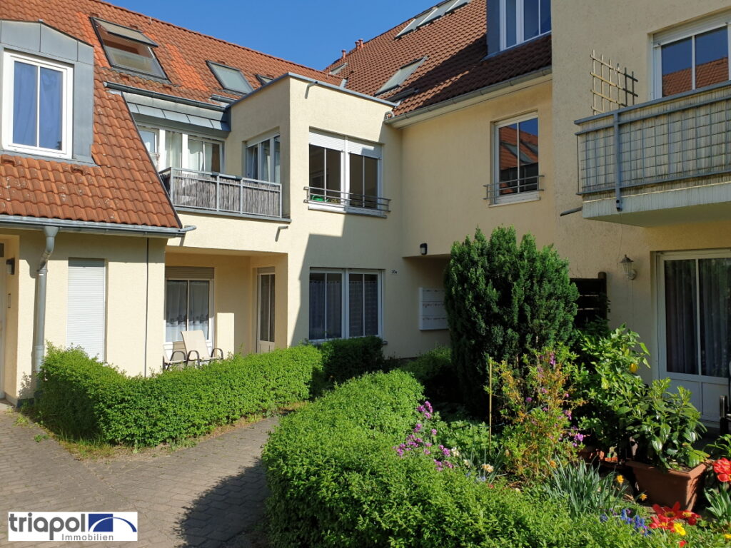Ruhig gelegene 1-Zi-Wohnung mit Balkon und Laminatboden in Weißig.